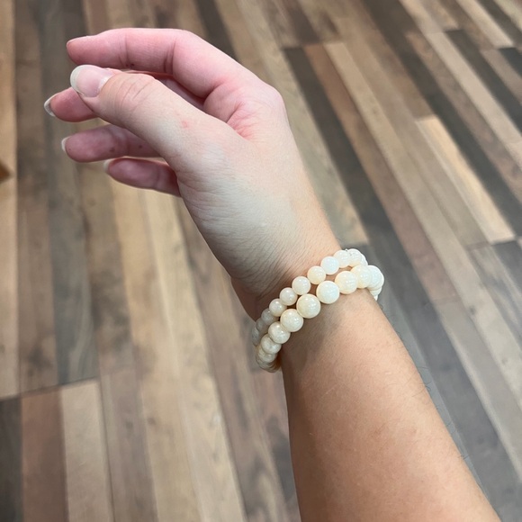 Elegant Cream Beaded Bracelet Set - Picture 3 of 6